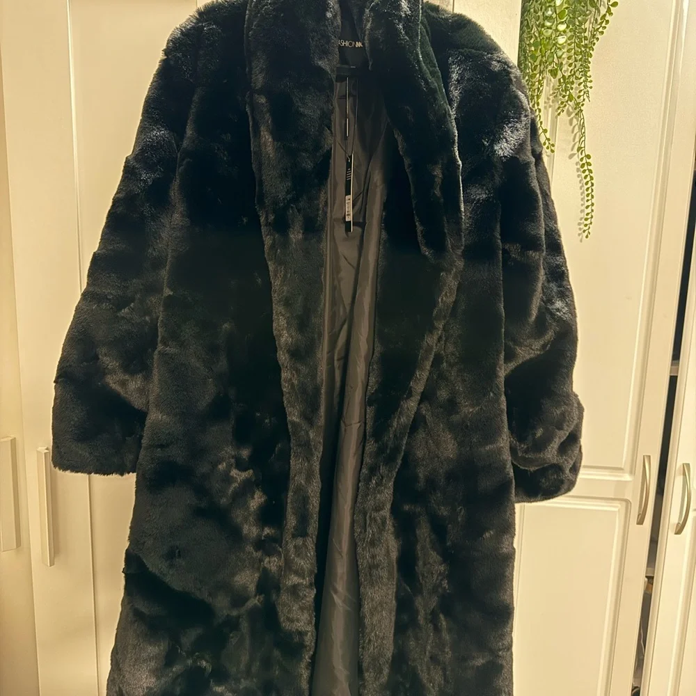 Fashion Nova Plush Black Faux Fur Jacket - Picture 2 of 8